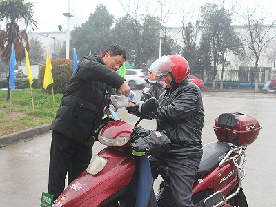 返崗員工測(cè)量體溫